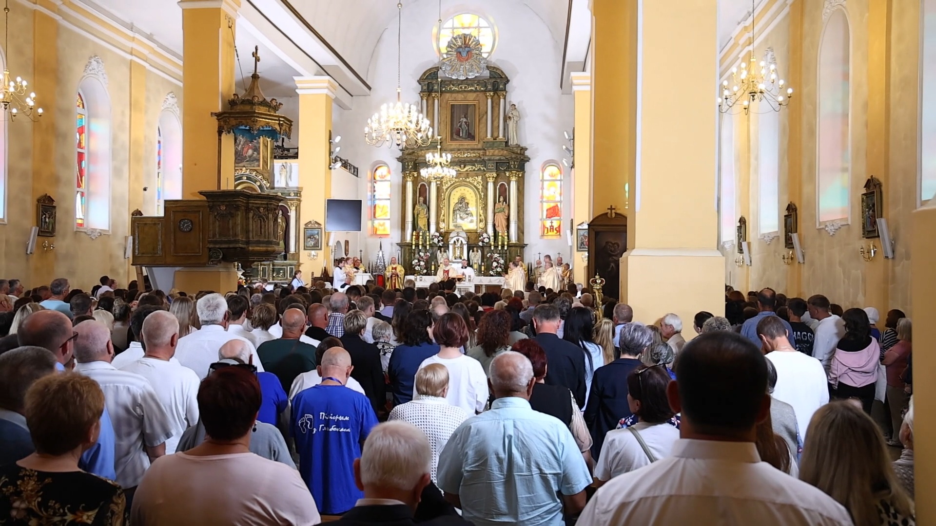 молитва в костеле Рождества Пресвятой Девы Марии