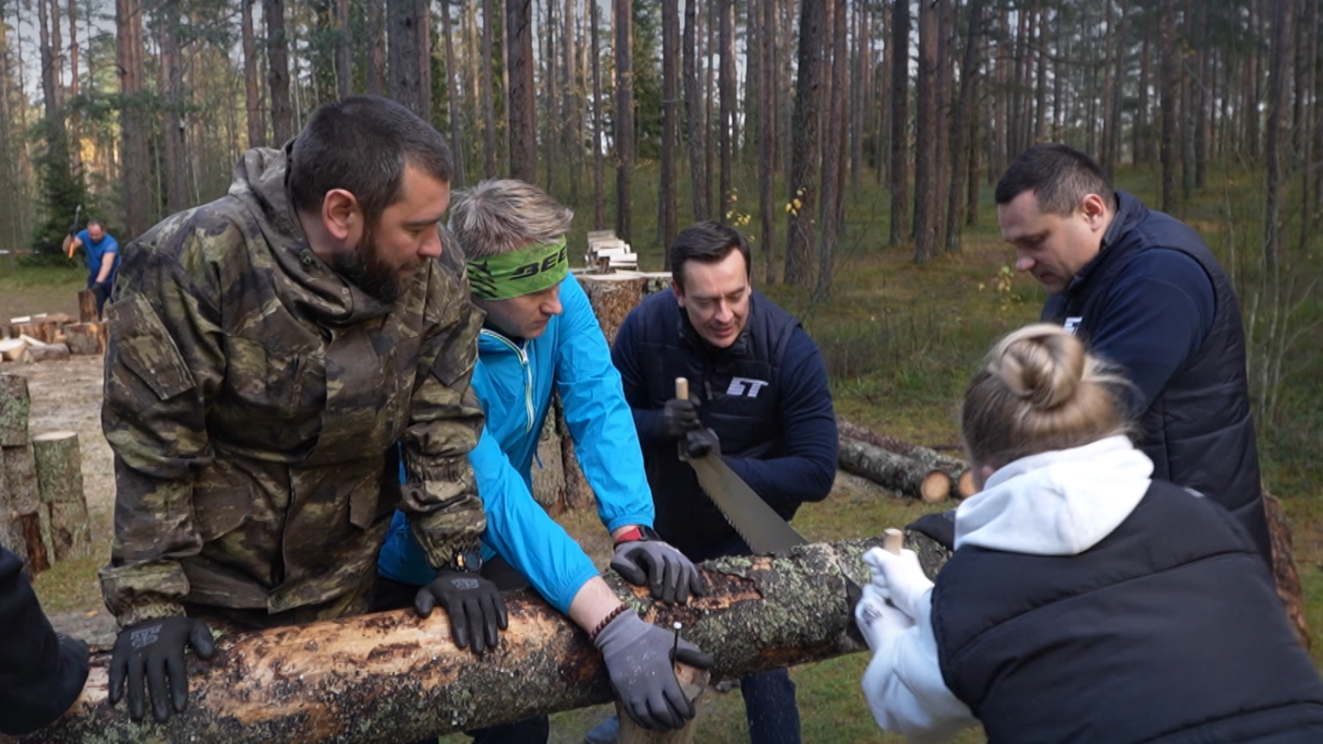 команда БТ готовится к чемпионату по колке дров