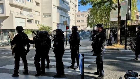 В результате "демократических" разгонов во Франции пострадали 215 школьников