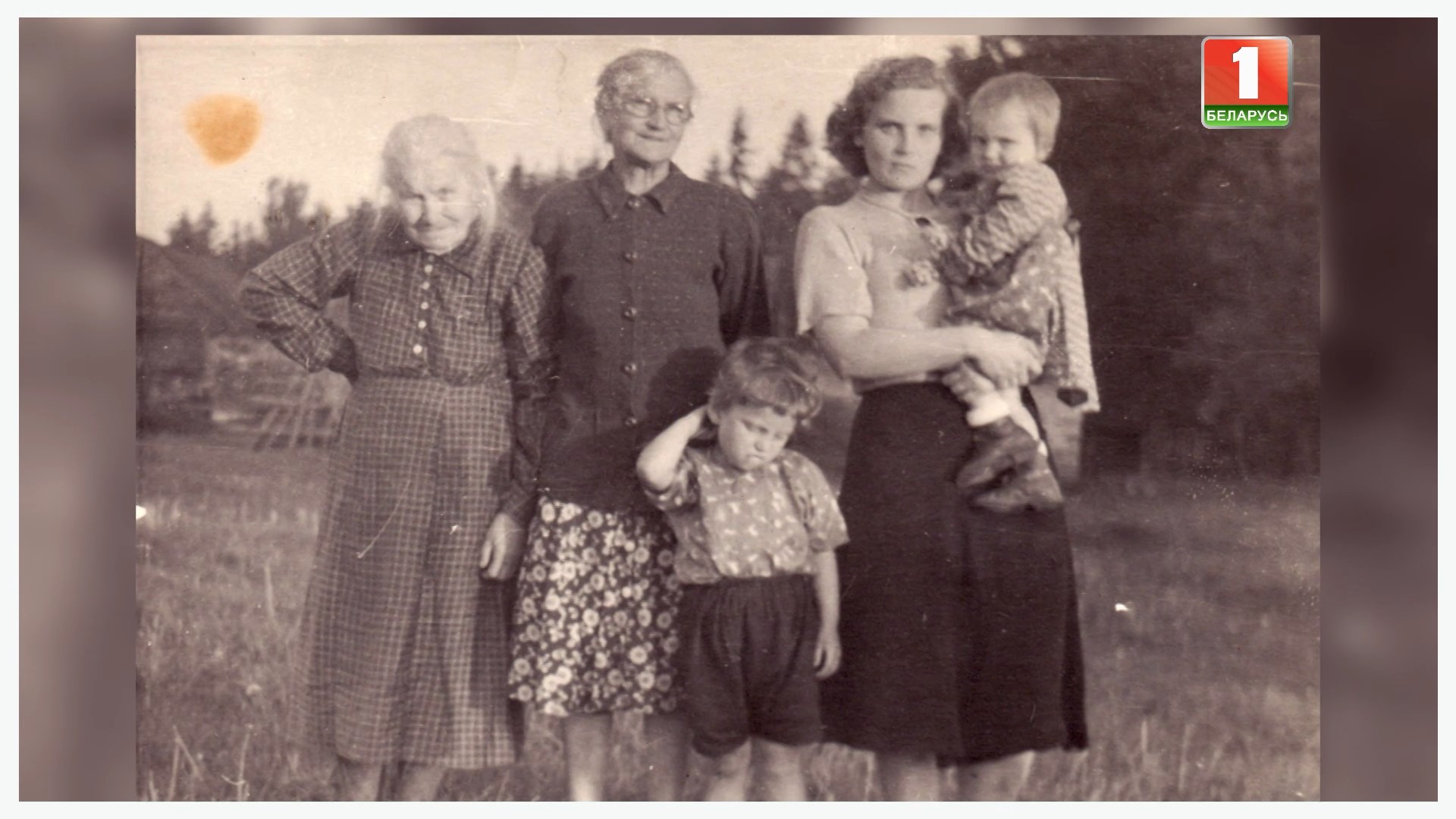 Эгилс Левитс родился 30 июня 1955 года в Риге. Вырос в еврейской семье
