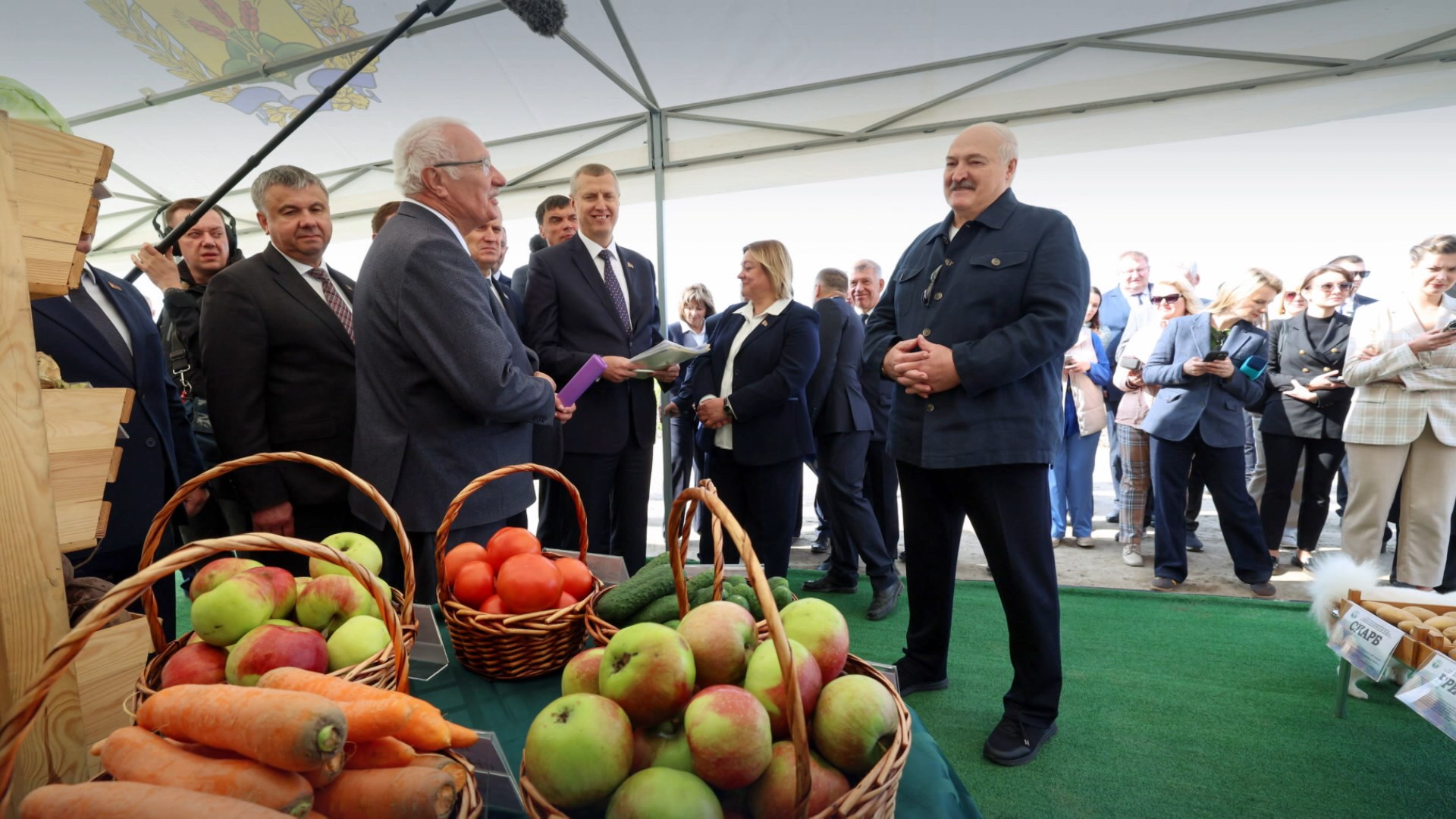 Александр Лукашенко в ОАО "Рассвет им. К. П. Орловского"