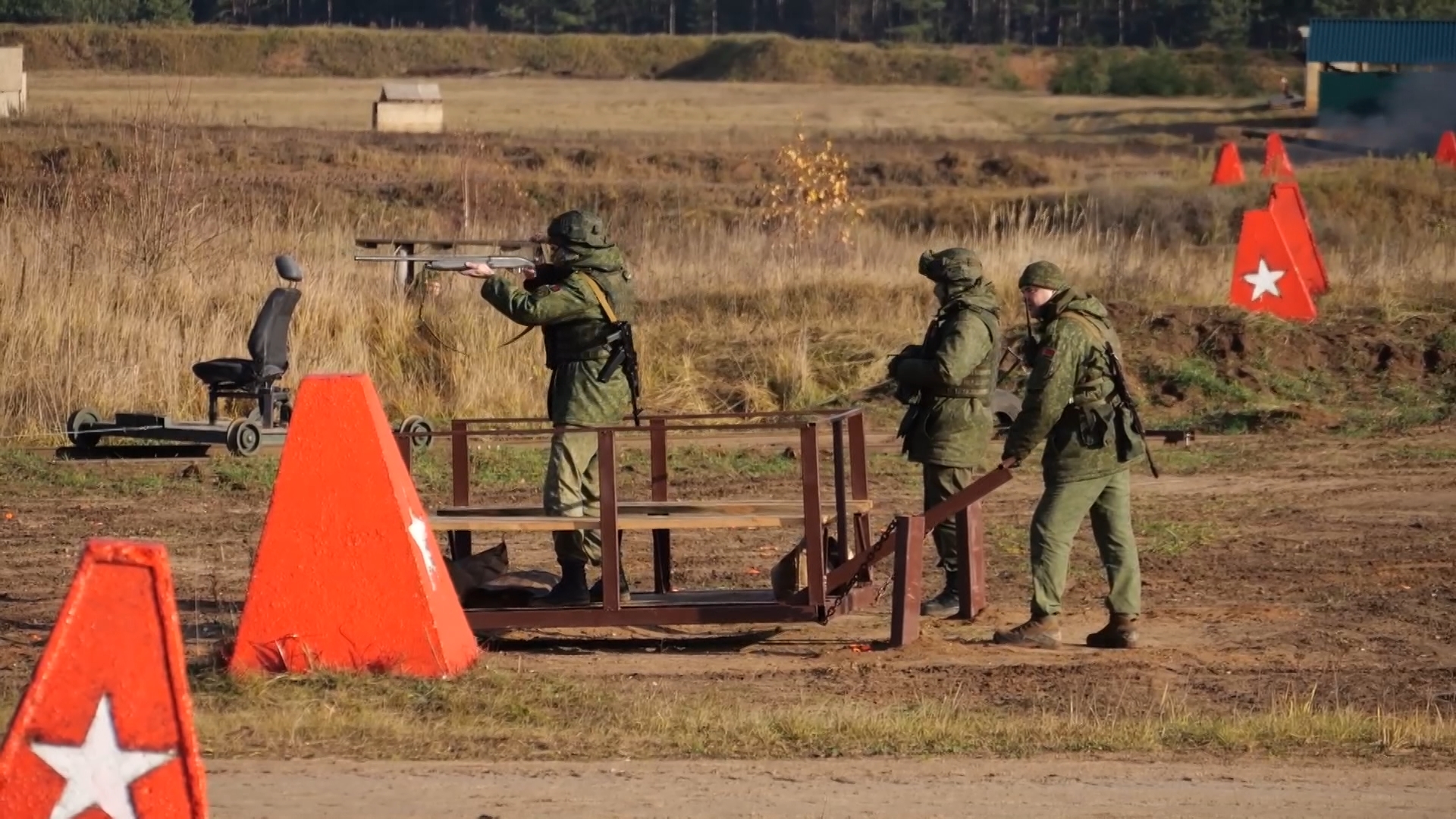 Солдаты на полигоне