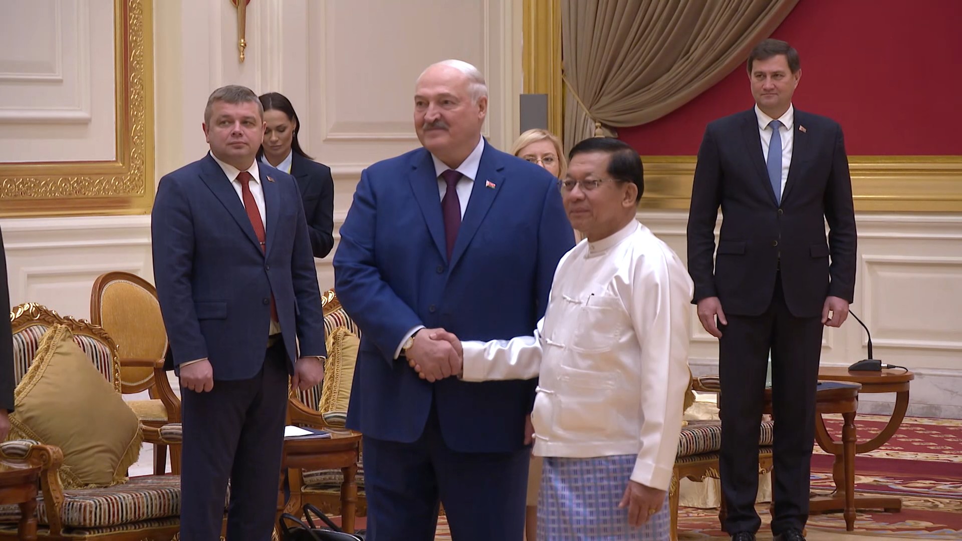 Лукашенко подчеркнул, что нынешний год - исторический для двусторонних отношений