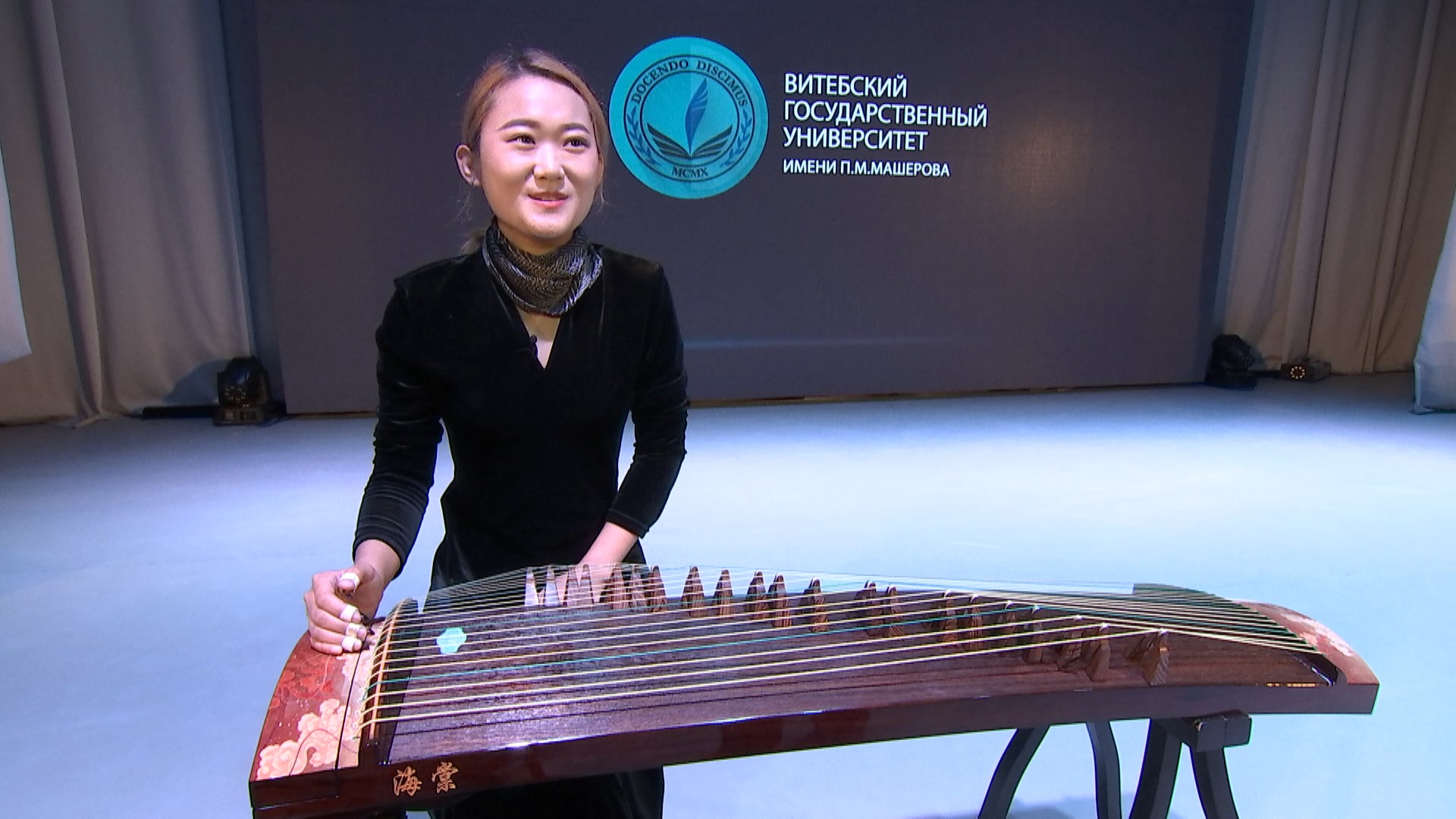 солистка интернационального творческого коллектива студентов Витебского госуниверситета им. П. М. Машерова Ван Хуацзюн солистка интернационального творческого коллектива студентов Витебского госуниверситета им. П. М. Машерова Ван Хуацзюн