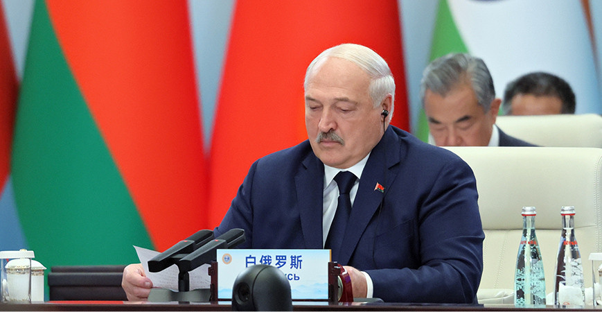 Президент Беларуси Александр Лукашенко на саммите ШОС в Тяньцзине Президент Беларуси Александр Лукашенко на саммите ШОС в Тяньцзине