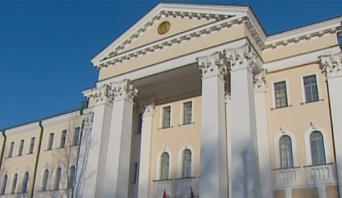 Взятку в 16 тысяч долларов инкриминируют главному металлургу МТЗ Взятку в 16 тысяч долларов инкриминируют главному металлургу МТЗ