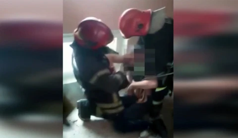 Помощь спасателей понадобилась жителю столицы, который застрял в мусоропроводе Помощь спасателей понадобилась жителю столицы, который застрял в мусоропроводе