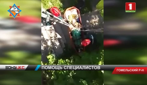 Гомельские бойцы МЧС помогли доставить женщину с переломом шейки бедра в больницу Гомельские бойцы МЧС помогли доставить женщину с переломом шейки бедра в больницу