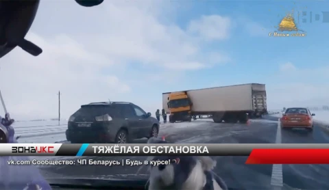 На Могилевской трассе фуру развернуло на две полосы На Могилевской трассе фуру развернуло на две полосы