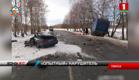Бесправник на большой скорости врезался в грузовик, есть пострадавшие Бесправник на большой скорости врезался в грузовик, есть пострадавшие