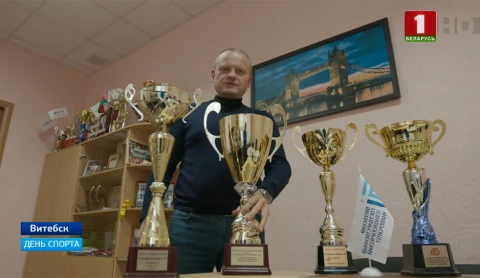 Футболисты клуба Манчестер Юнайтед впервые в сезоне побеждают в Премьер-лиге четыре тура подряд Футболисты клуба Манчестер Юнайтед впервые в сезоне побеждают в Премьер-лиге четыре тура подряд