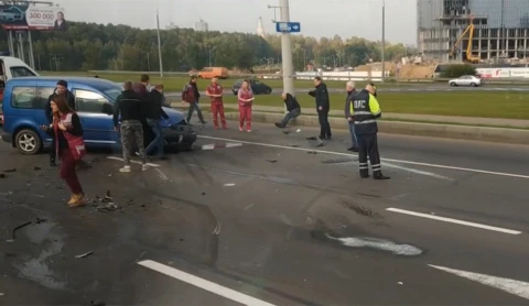 Крупная авария в столице парализовала движение на проспекте Независимости на несколько часов Крупная авария в столице парализовала движение на проспекте Независимости на несколько часов