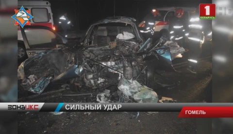В Гомеле легковушка врезалась в грузовик В Гомеле легковушка врезалась в грузовик