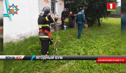 Пенсионерку пришлось доставать из питьевого колодца Пенсионерку пришлось доставать из питьевого колодца
