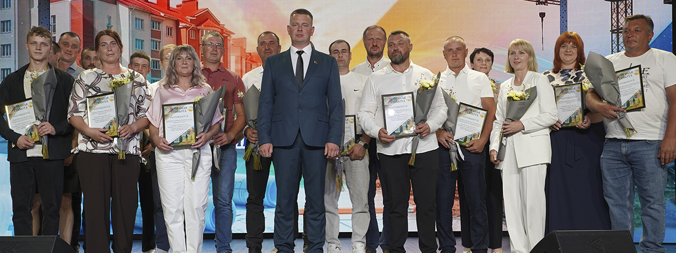 Праздничное мероприятие ко Дню строителя прошло в Островце (дополнено)