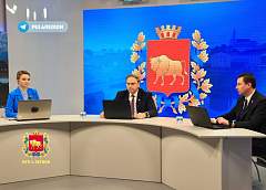 Полная запись стрима с председателем облисполкома Владимиром Караником и председателем горисполкома Андреем Хмелем