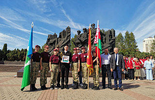 Фотофакт. Делегация Островецкого района приняла участие в республиканской акции "Символ единства"
