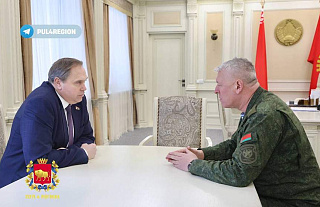 Губернатор Гродненской области Владимир Караник провел рабочую встречу с начальником Генерального штаба Вооруженных сил Беларуси генерал-майором Виктором Гулевичем
