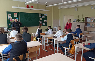 Для чего инспектор ИДН зашёл в СШ №3