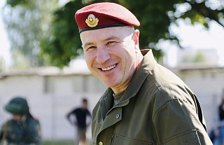 «Люби Отечество, в службе – честь».Такие слова напутствия будущим офицерам адресовал Юрий Караев в День защитников Отечества и Вооруженных Сил Республики Беларусь