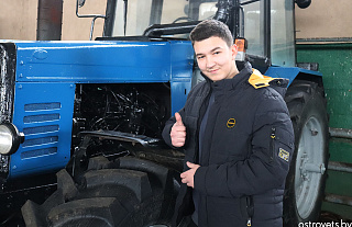 Эрнест Сыс – слесар КСУП “Варняны”, які марыць стаць механізатарам