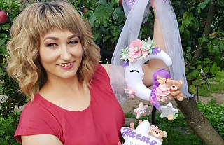 Сотрудница районной библиотеки Татьяна Януль шьёт игрушки из фетра
