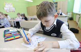 В Беларуси утверждена учебная программа школьного факультатива "Азбука нравственности" для 2-3 классов