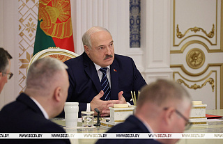 Александр Лукашенко - чиновникам: мы должны защитить суверенную Беларусь своим трудом, кровью, потом и жизнью