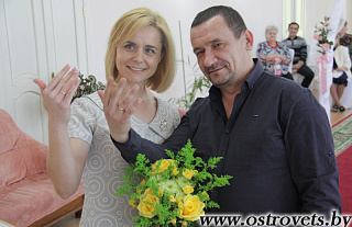 Юбилей на десяточку отметили в островецком ЗАГСе