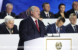 Александр Лукашенко об успехах в промышленности: трактор МТЗ сравним по цене и качеству с автоматом Калашникова