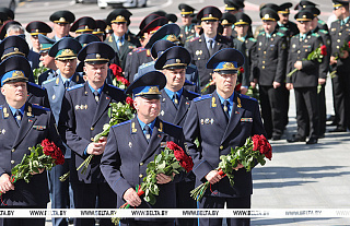 Руководство Госсекретариата Совбеза и главы силовых ведомств возложили цветы к монументу Победы в Минске
