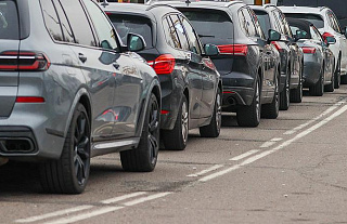 За сутки очередь легковых авто в Польшу увеличилась