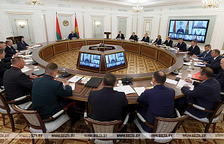 Александр Лукашенко - чиновникам: мы сдаем экзамен белорусскому народу