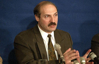 "Не надо замазывать эти проблемы". Редкие кадры из 1994-го, когда Александр Лукашенко впервые сел на "антикоррупционного коня"