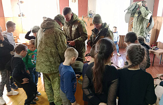 Пограничники встретились с жителями агрогородка Страчанка 