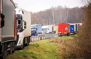 За сутки очередь легковушек на въезд в Польшу выросла с 533 до 687 единиц