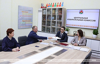 ЦИК принял документы для регистрации Александра Хижняка кандидатом в Президенты Беларуси