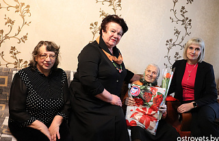 Поздравления с 95-летием принимала Марианна Бразевич