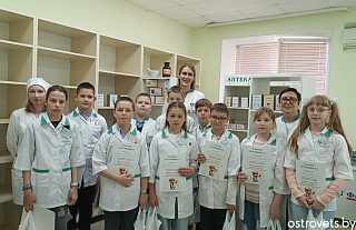 Будущее это мы. Как школьники примерили на себя профессию фармацевта