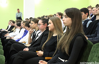 Ярмарка профессий и подработок для молодёжи прошла в Островце