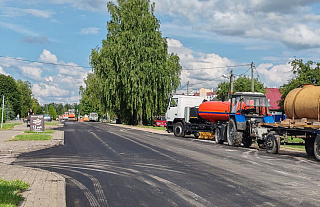 На переулке Октябрьском в Островце положили новый асфальт 