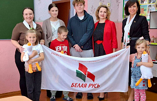 В школу — с Островецкой РО РОО «БЕЛАЯ РУСЬ»!