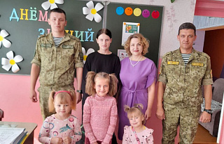 Пограничники посетили социально-педагогический центр Островецкого района