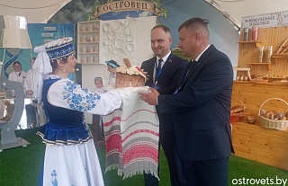 Уражаннямі ад удзелу ў абласных "Дажынках" падзяліўся старшыня Астравецкага райвыканкама Сяргей Мядзвецкас