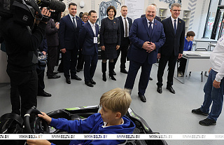 "Добрый день, Кулибины!" Александр Лукашенко пообщался с юными техниками и изобретателями, оценил их разработки