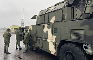 Военная техника проходит техосмотр 