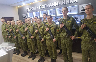 Подразделения Сморгонской пограничной группы встречают новое пополнение 