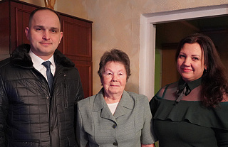«От всей души»: накануне Нового года Сергей Медзвецкас встретился с бывшими узницами концлагерей