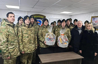 Председатель Гродненской областной профсоюзной организации работников АПК поздравил военнослужащих войсковой части 5522 с Днём защитника Отечества