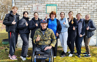 Тепло женских сердец: активистки первичной организации ОО «Белорусский союз женщин» войсковой части 7434 пришли на помощь людям с инвалидностью